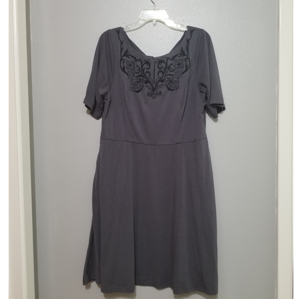 Eshakti grey dress w/ black embroidery - pockets!